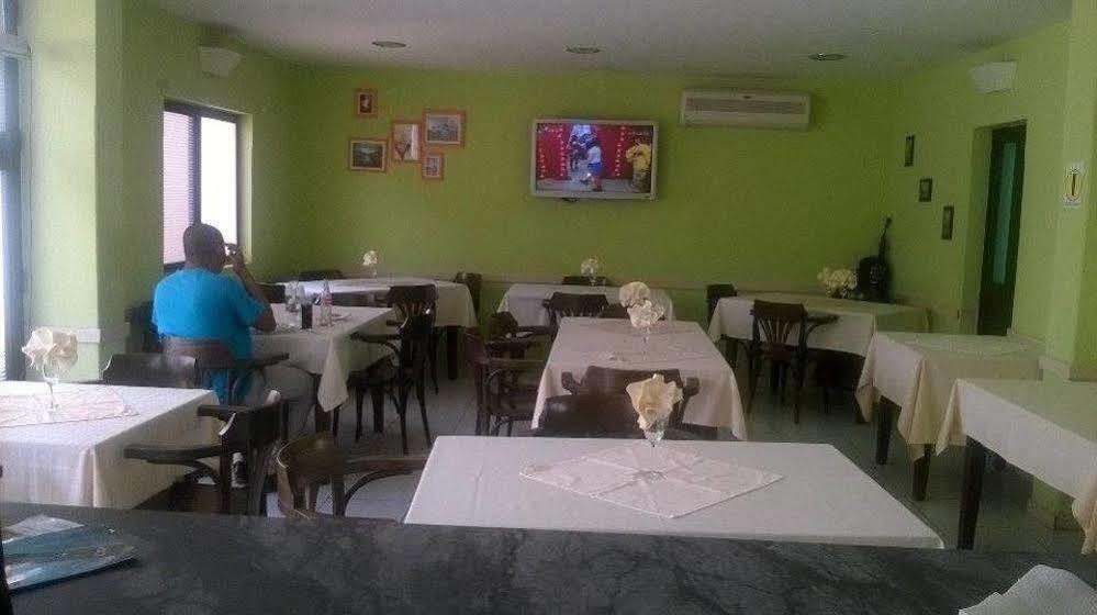 Hotel Roterdao Πράγια Εξωτερικό φωτογραφία