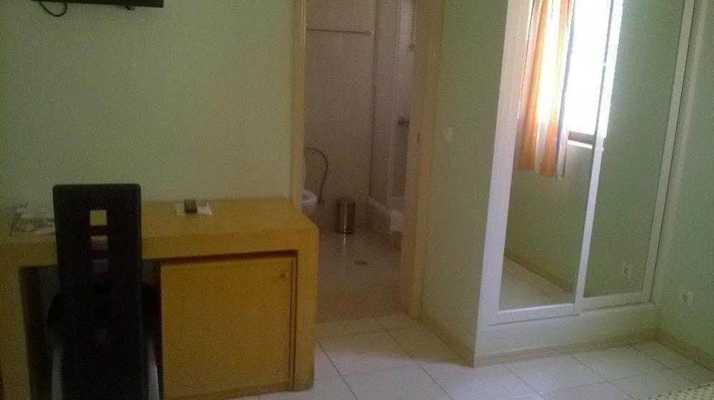 Hotel Roterdao Πράγια Εξωτερικό φωτογραφία