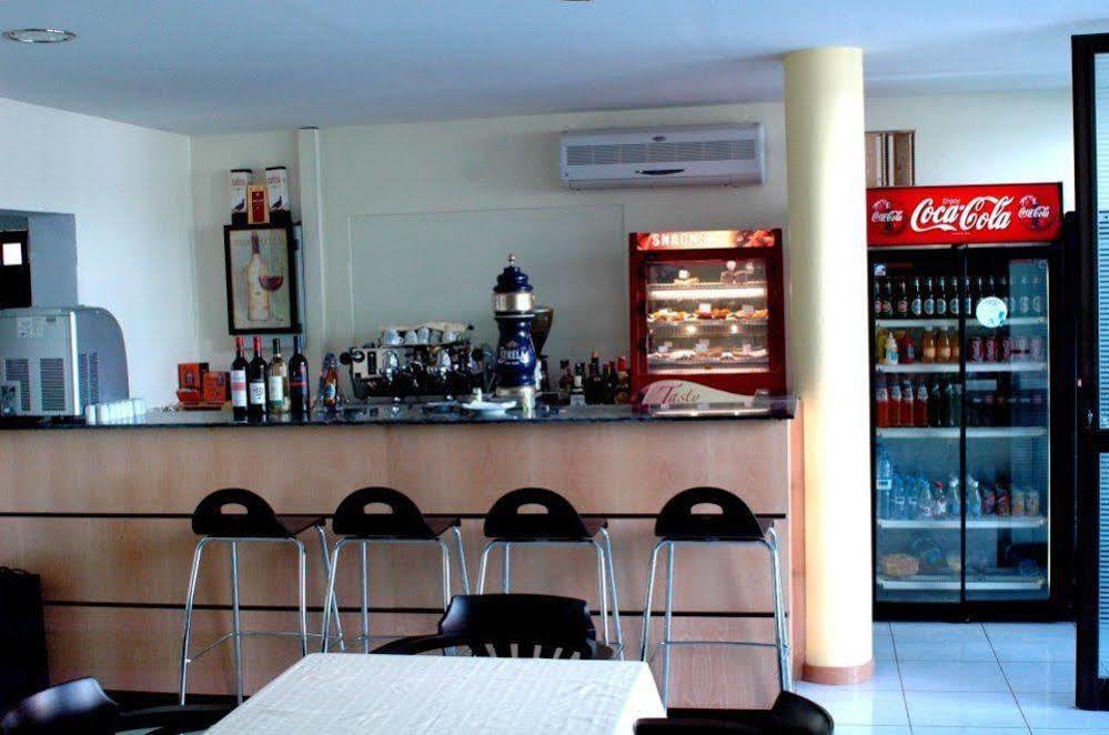 Hotel Roterdao Πράγια Εξωτερικό φωτογραφία