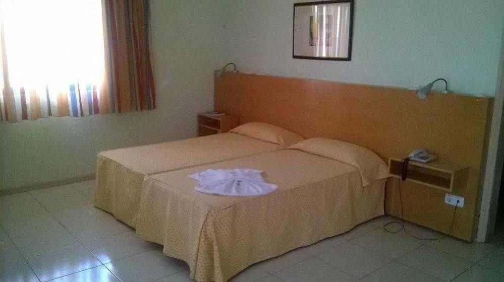 Hotel Roterdao Πράγια Εξωτερικό φωτογραφία